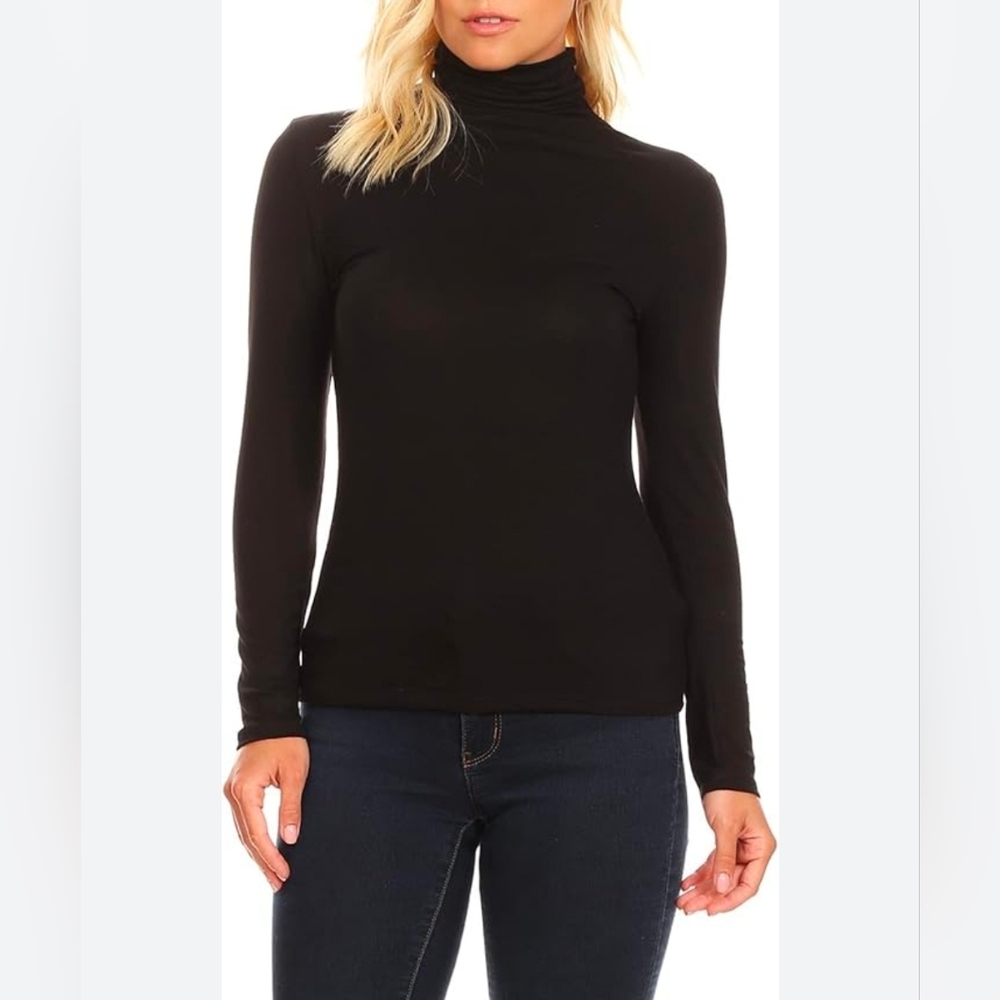 NWT Uniqlo Womens M Classic Black 100% Fine Merino Wool Turtleneck Sweater